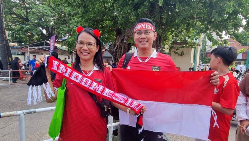 Cerita Suami Istri Asal Semarang Dukung Timnas di SEA Games 2023, 12 Jam Perjalanan ke Kamboja 