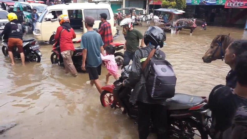 BMKG Jelaskan Banjir di Bandung Raya, Ini Penyebabnya 