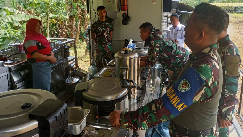 Tangis Haru Ibu Maya Dapat Bantuan Rumah Layak Huni dari Pangdam III Siliwangi
