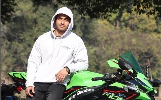 Tabrak Pembatas Jalan, Youtuber Tewas saat Ingin Pecahkan Rekor Kecepatan dengan Kawasaki Ninja