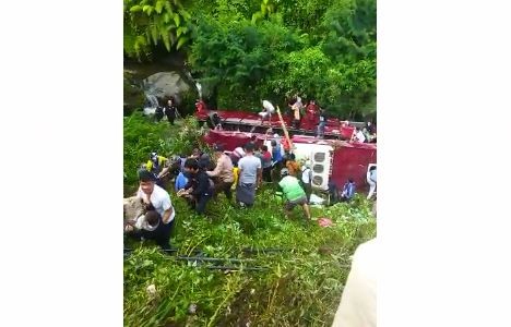 Bus Rombongan Wisatawan Masuk Jurang di Guci Tegal, Sejumlah Penumpang Luka-Luka