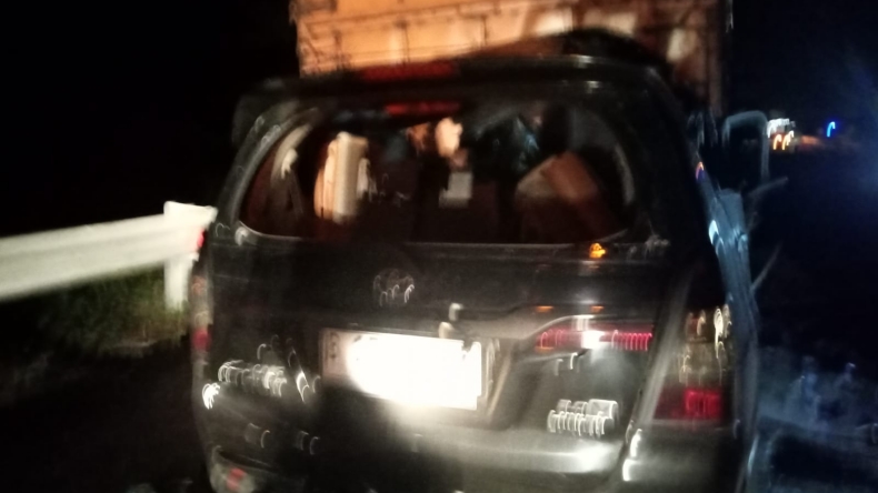 Toyota Innova Tabrak Truk Fuso di Tol Bakauheni Lampung, 2 Warga Depok Tewas