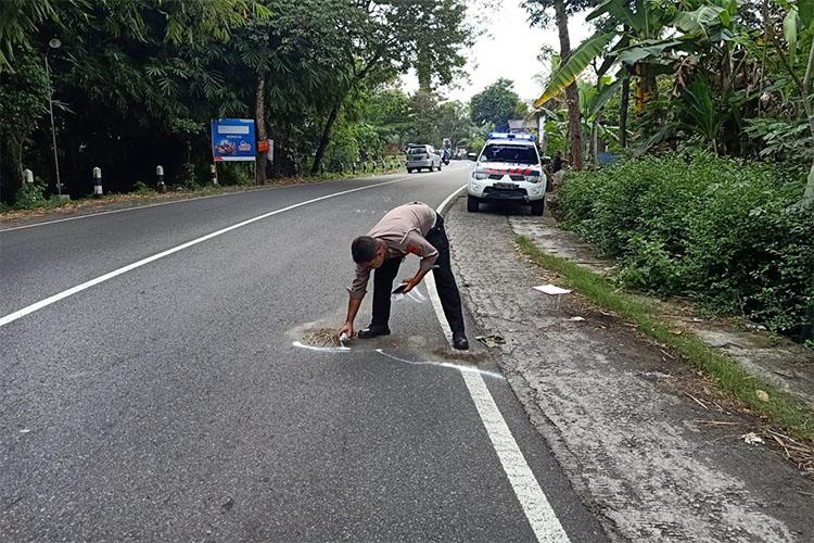 Pengendara Motor di Kulonprogo Tewas Tertabrak Sedan Mewah