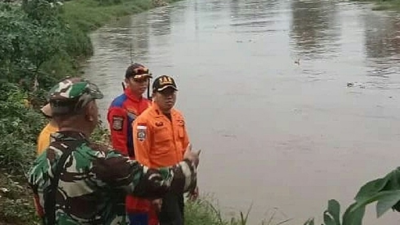 Pemuda Hilang Terseret Arus Sungai Citarum Bandung, Tim SAR Turun Tangan