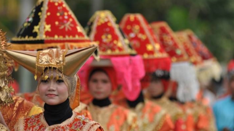 Depok Bakal Terapkan Seragam Pakaian Adat di Sekolah, Mulai SD hingga SMA