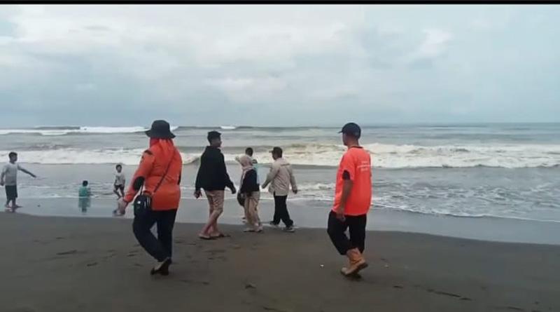 Gelombang Tinggi dan Rob Ancam Laut Selatan, BPBD Cilacap Imbau Wisatawan Jauhi Pantai