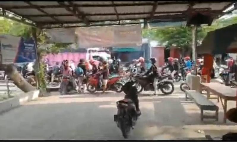 Bentrok Ratusan Pesilat 2 Perguruan Silat Pecah di Grobogan, Puluhan Rumah dan 1 Mobil Rusak