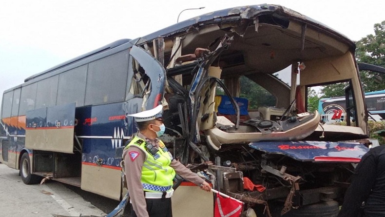 Kronologi Bus Basuma Jaya Tabrak Truk di Tol Cipali, Sopir Diduga Ngantuk