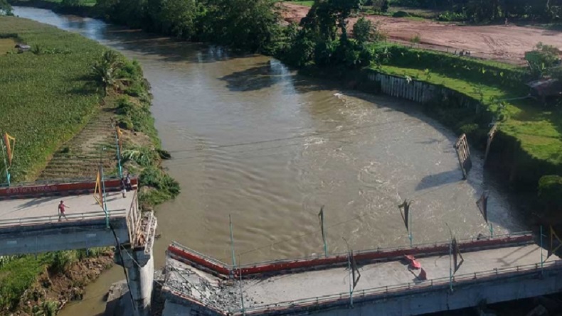 Jembatan Kayu Gadang Sikabu Padang Pariaman Ambruk Ternyata Baru 2 Tahun Dioperasikan