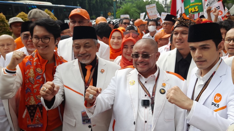 Syaikhu dan Jajaran PKS Tiba di Kantor KPU, Daftarkan Caleg Pemilu 2024