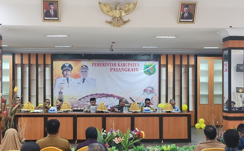 Bupati Pasangkayu Gelar Raker Dana CSR dan Penjualan Harga Tandan Buah Segar