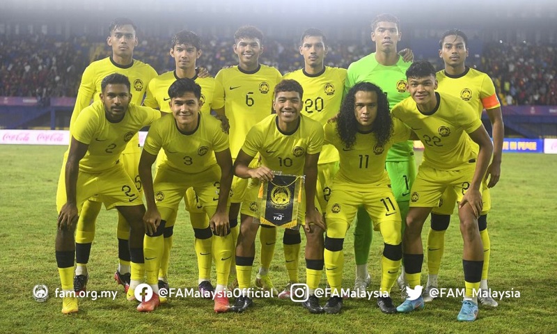 Momen Bek Malaysia Tepuk Tangan ke Wasit saat Laga Vs Vietnam Selesai, Lalu Kena Kartu Kuning