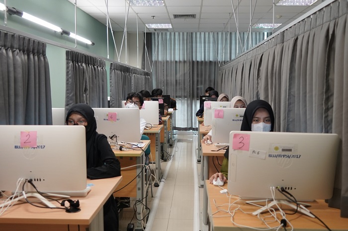 UNJ Dipenuhi Peserta UTBK sejak Pukul 05.30 WIB di Hari Pertama SNBT 2023