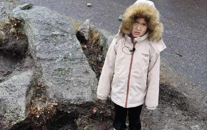 Bocah 8 Tahun Temukan Harta Karun di Halaman Sekolah, Belati dari Zaman Prasejarah