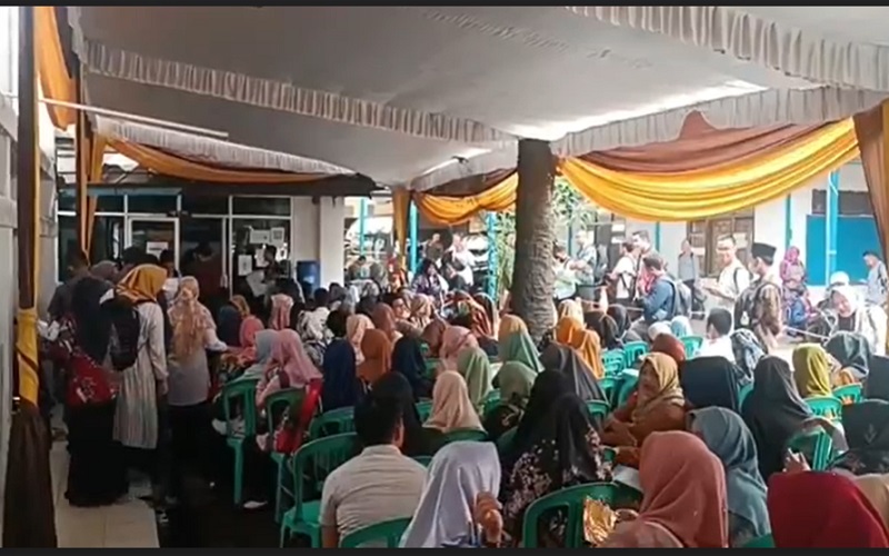 Ratusan Calon Guru PPPK Antre Pemberkasan di BKD Sumsel, Ada yang Datang Sejak Subuh