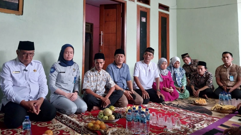 Ahli Waris Korban Meninggal Kecelakaan Bus di Guci Terima Santunan Rp50 Juta 