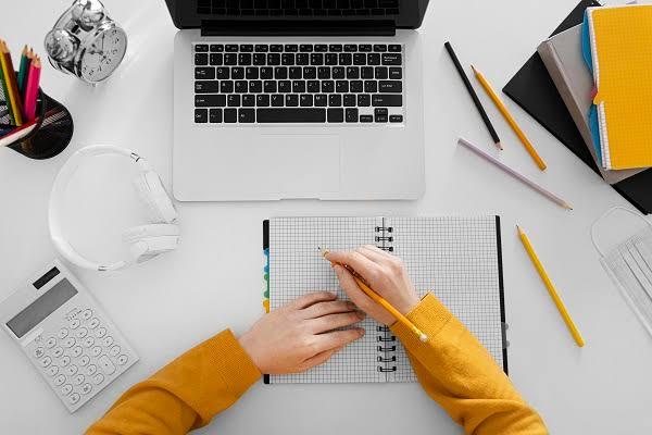 6 Contoh Teks Daily Activity untuk Pelajar Hingga Karyawan