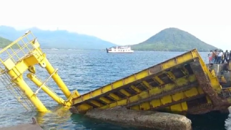 Dermaga Pelabuhan Bastiong Ambruk Dihantam Kapal Feri, ASDP Minta PT ALP Tanggung Jawab