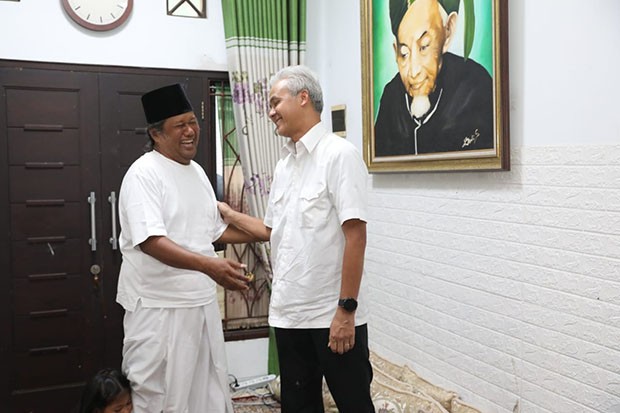 Sowan ke Gus Muwafiq, Ganjar Obrolkan Band Rock hingga Bebek Klathak
