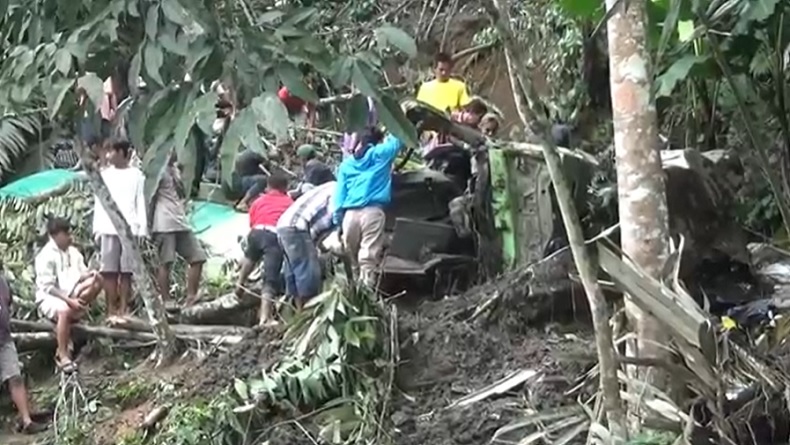 Kronologi Truk Tangki Terjun ke Jurang di Tapanuli Selatan, Sopir Selamat setelah Lompat