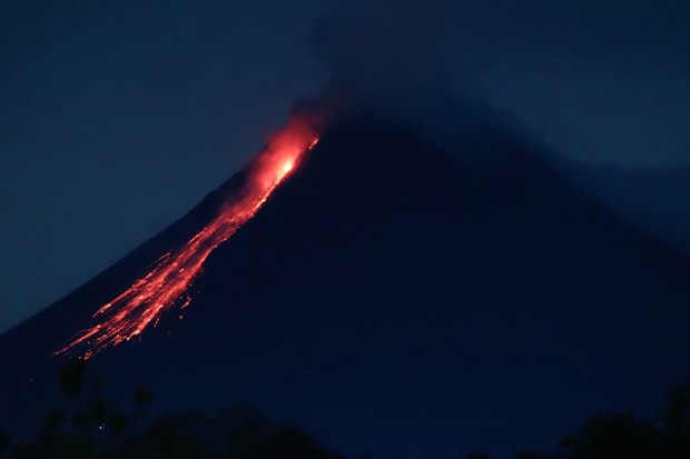 Sepanjang Hari Kamis Merapi Luncurkan 35 Kali Guguran Lava Pijar