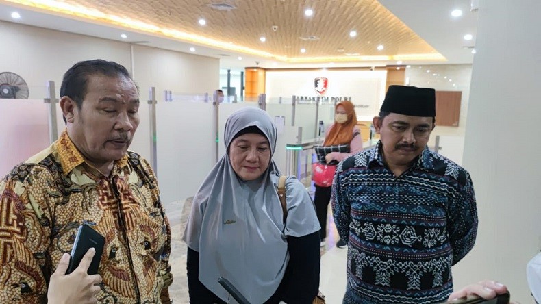 Andi Pangerang Jadi Tersangka, Ibu Jenguk di Rutan Bareskrim Polri