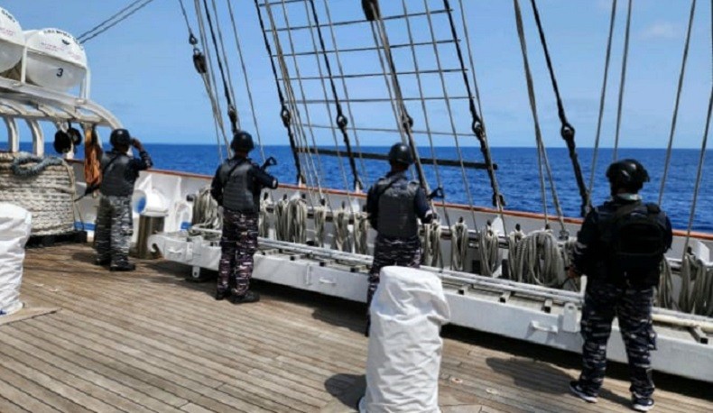 Pasukan Elite TNI AL Siaga Perang saat KRI Bima Suci Lewati Teluk Aden