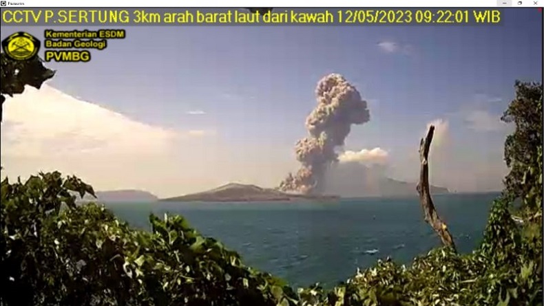 Gunung Anak Krakatau Erupsi, Lontarkan Abu Setinggi 2.500 Meter