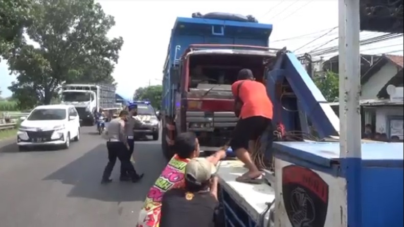 Kecelakaan di Jombang, 3 Kendaraan Tabrakan Beruntun, 1 Luka Parah 