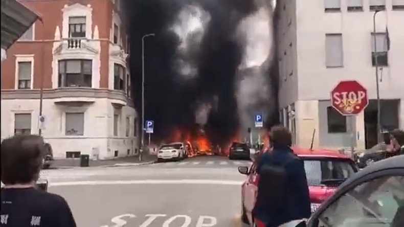 Mobil Meledak, 4 Orang Luka Sejumlah Kendaraan Terbakar