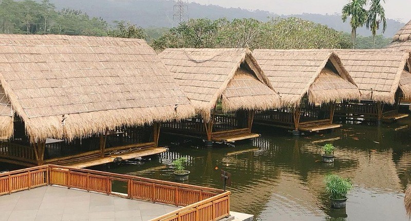 10 Tempat Makan Keluarga Suasana Pedesaan di Jakarta, Bikin Kangen Kampung Halaman