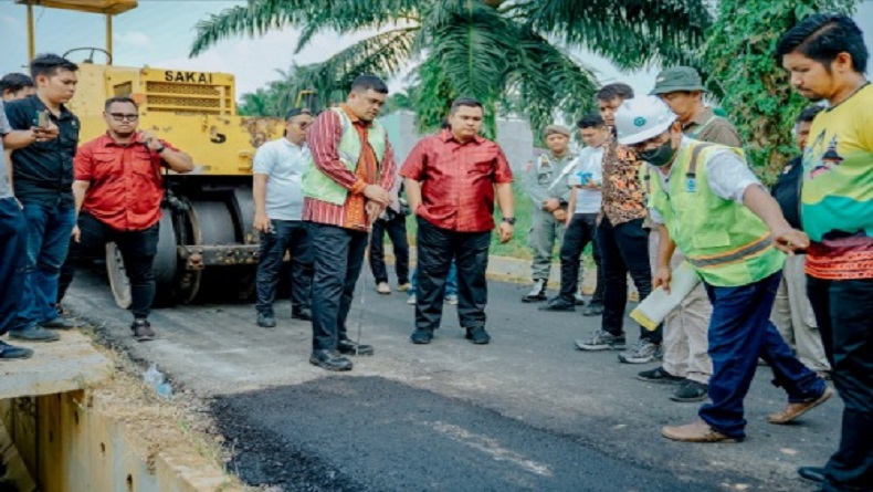 Bobby Nasution Emosi Kualitas Pengaspalan Jalan Rp1,5 Miliar, Dilalui Mobil Langsung Meleot