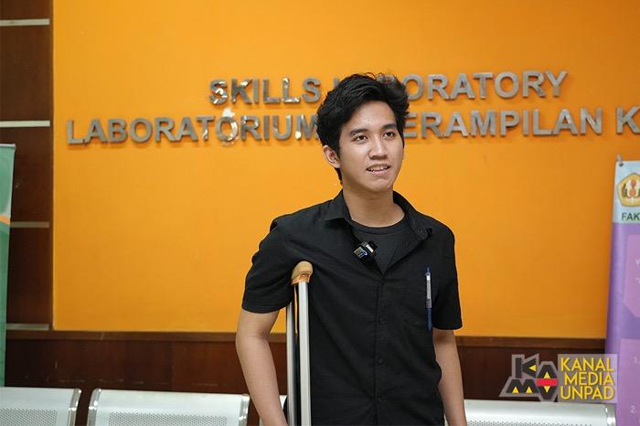 Kisah Inspiratif Faishal, Tetap Semangat Ikut UTBK meski Gunakan Tongkat gegara Kecelakaan   