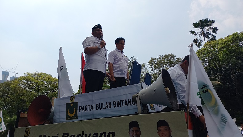 Yusril dan Jajaran PBB Tiba di KPU, Daftarkan Bacaleg DPR