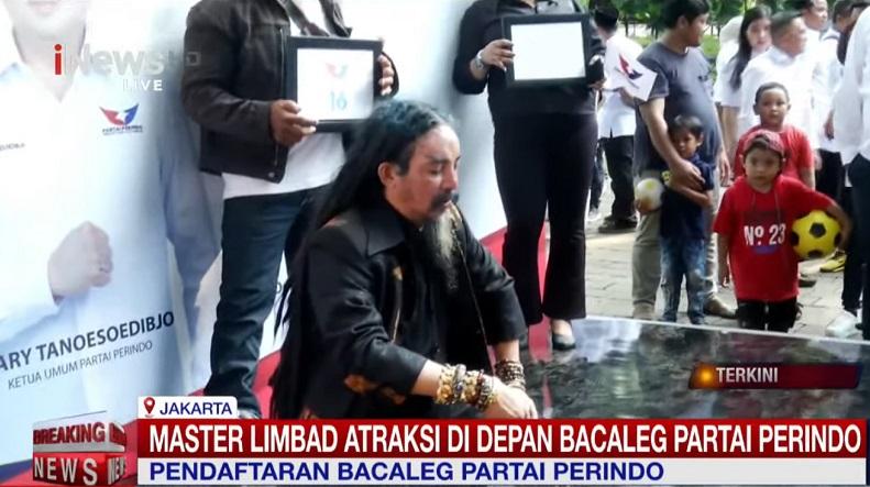 Limbad Hibur Masyarakat Lewat Atraksi Sulap di Acara Pesta Rakyat Partai Perindo
