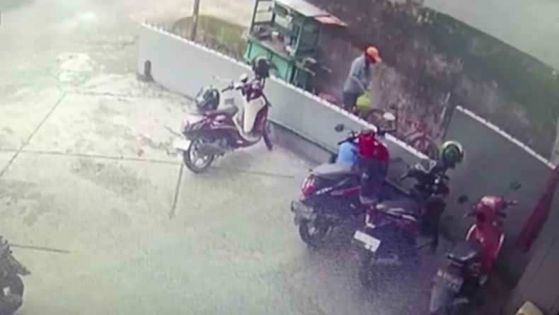 Pesepeda Curi Tabung Gas di Gerobak Pedagang Tekwan, Aksinya Terekam CCTV