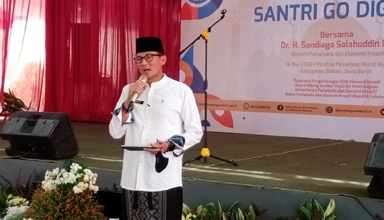 Sandiaga Uno Beri Pelatihan Santri Go Digital di Ponpes Nurul Huda Bekasi