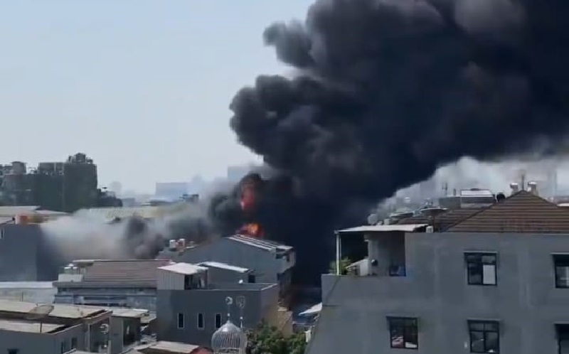 Kebakaran Landa Permukiman Padat Penduduk di Tambora, 95 Personel Damkar Meluncur