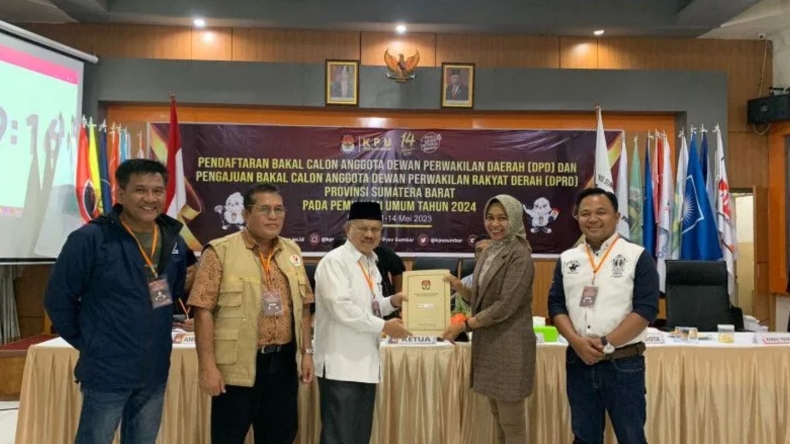 DPW Partai Perindo Sumbar Daftarkan Bacaleg ke KPU, Targetkan 10 Kursi di DPRD