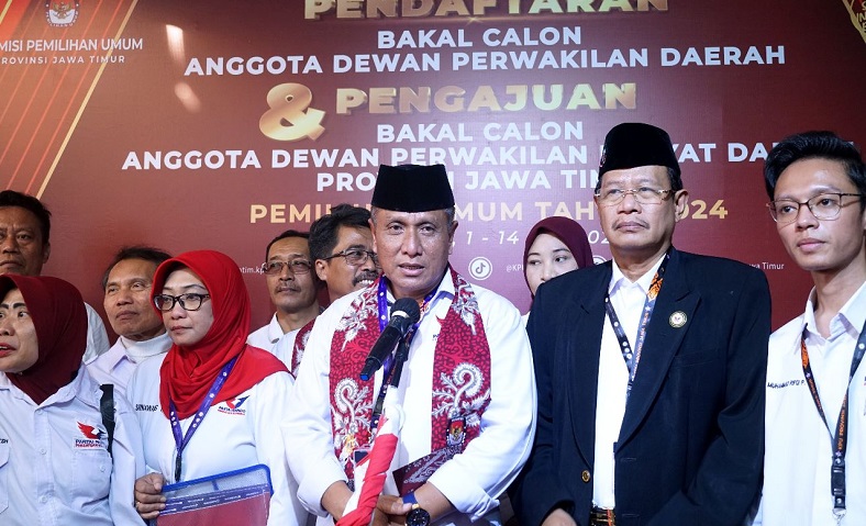 Antarkan 120 Bacaleg Perindo ke KPU Jatim, Mas Kiai: Saya Akan Kawal 