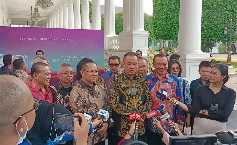 Presiden Jokowi Terima Piagam Apresiasi dari PSMTI