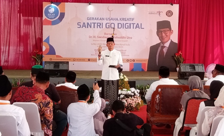 Pelatihan Go Digital di Ponpes Nurul Huda, Sandiaga Uno Ajak Santri Ciptakan Peluang Usaha
