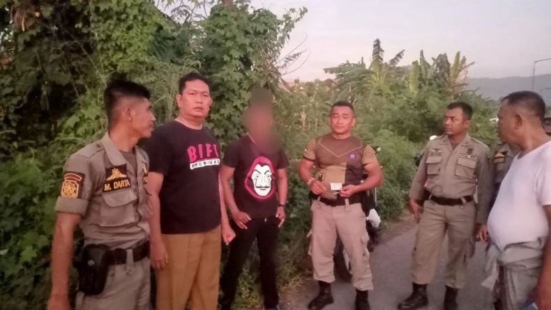Ketahuan Buang Sampah di Sungai, Pria di Padang Terancam Denda Rp5 Juta