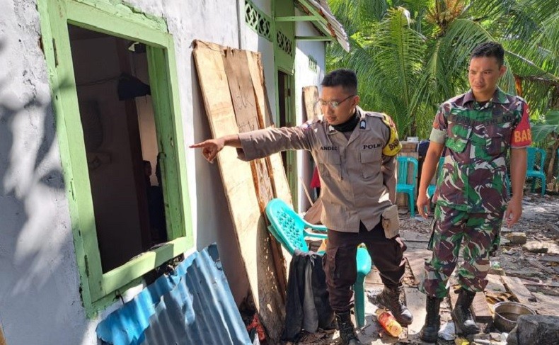 Singkawang Gempar! Pria Ditemukan Tewas Tersangkut di Jendela Rumah