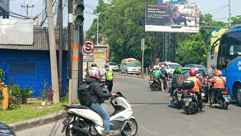 Tilang Manual Kembali Berlaku, Motor hingga Mobil Ditindak Polisi di Depok