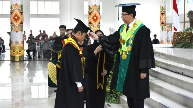 Pertama Kali, UIN Raden Intan Lampung Luluskan Wisudawan Non Muslim