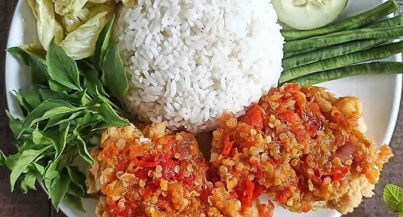 Resep Sambal Bawang Geprek yang Enak dan Pedasnya Menggugah Selera
