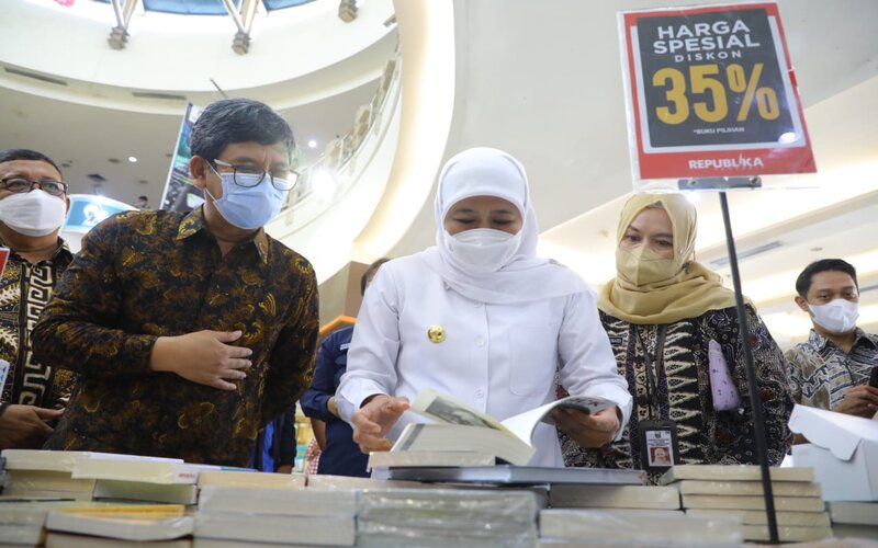 Gubernur Jawa Timur Dorong Peningkatan Minat Baca Masyarakat dan Tangkis Berita Hoaks