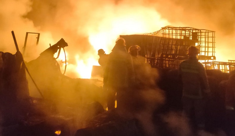 Lapak Limbah Oli di Tangerang Terbakar, Api Merembet ke Permukiman