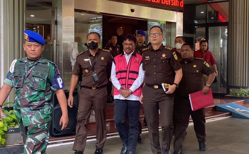 Penampakan Menkominfo Johnny G Plate Resmi Tersangka Kasus Korupsi BTS, Langsung Masuk Mobil Tahanan